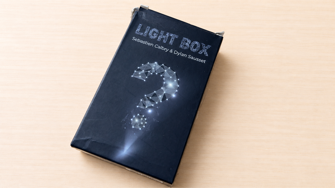 ライトボックス（Light Box Red）by Sebastien Calbry &amp; Dylan Sausset