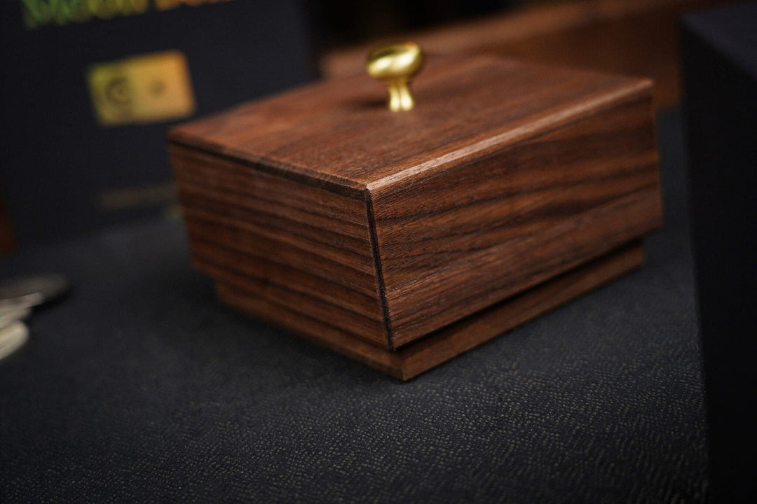【AI翻訳日本語字幕サービス付き】Moon Box